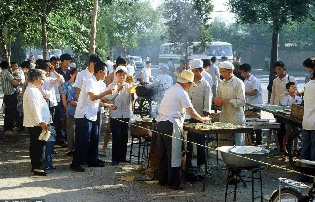 农村的赶集上，看着不起眼的小摊位，一天就能挣一千多