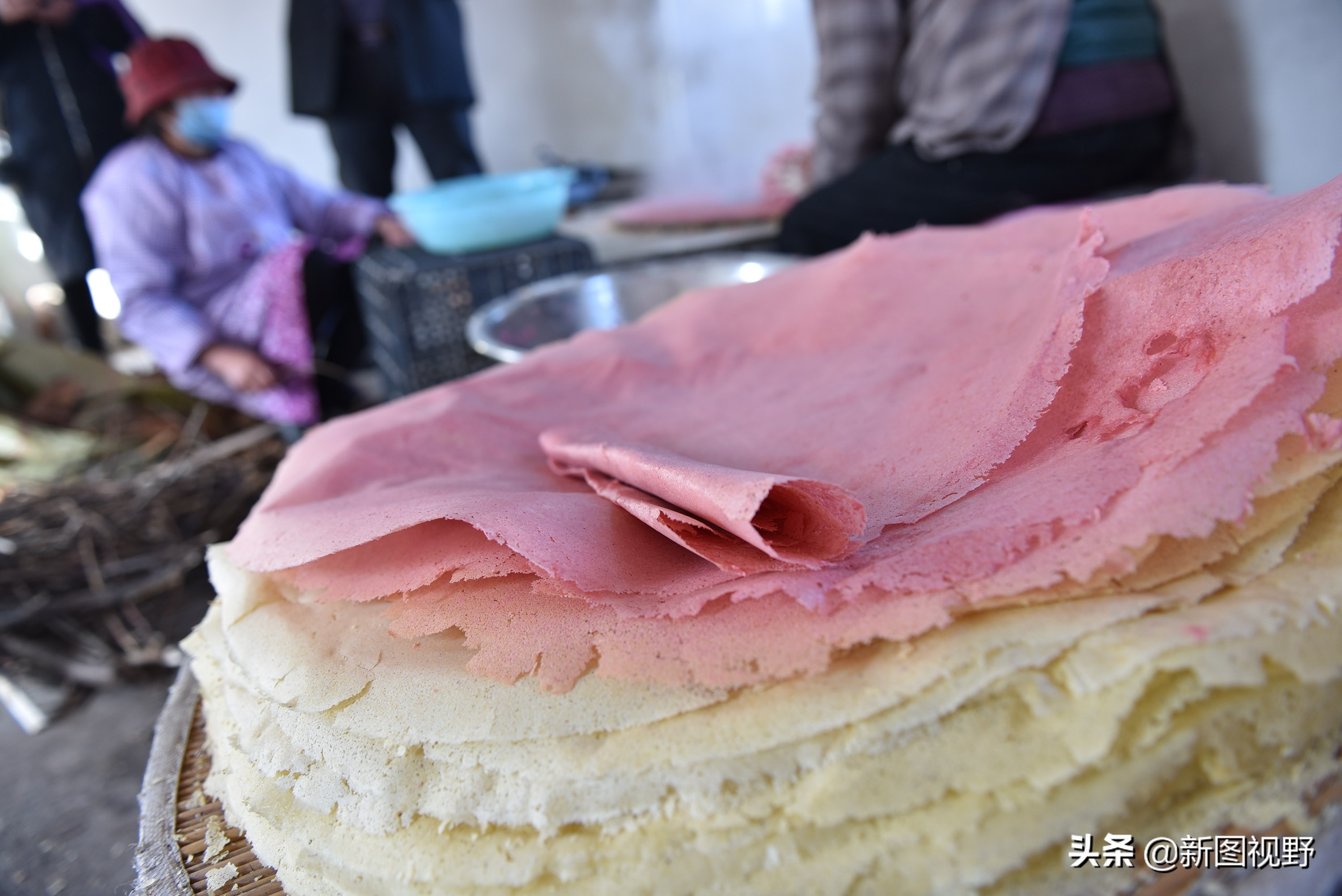 45岁农村大姐，不用进城打工，用祖传手艺做煎饼，一年进账50万