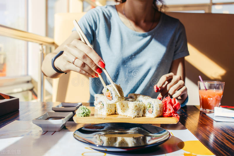 上海女人开寿司店，应用0元寿司，半年赚了60万，套路教给你
